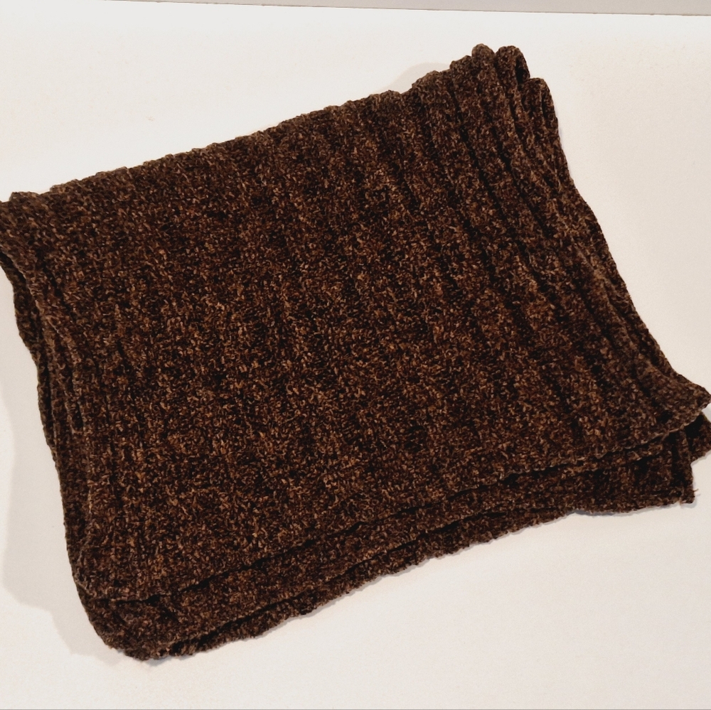 Marshall Fields dark brown ribbed knit acrylic/rayon scarf